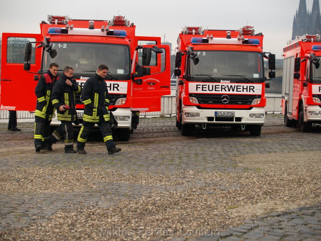 Neue LF`s fuer Koeln Uebergabe in Koeln Deutz an den Wachen  P065.JPG
